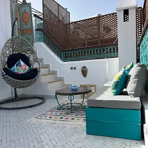 Amazing Amazigh Avec Jacuzzi Petit Dejeuner Compris Avec Aussi Familiales Pres De La Place Jemaa El Fna Riad